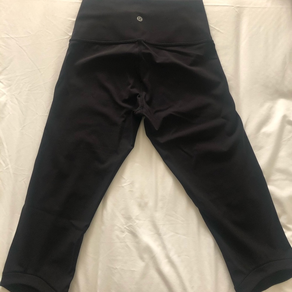 Lululemon High Rise Yoga Capris / Tights - Picture 2 of 3